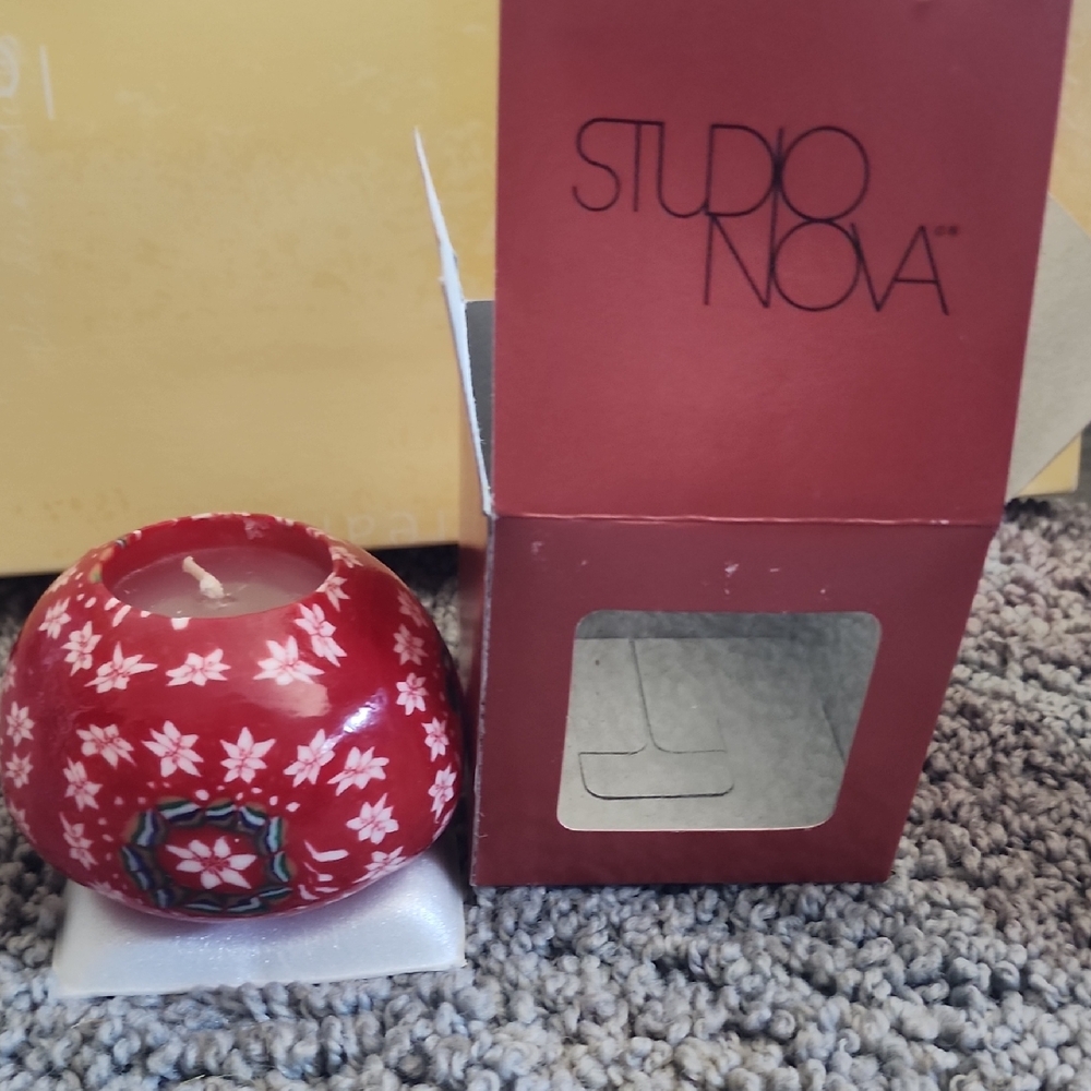 Vintage Studio Nova Red and White Floral Candle Holder